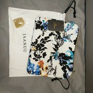 Jaanu clutch/shoulder bag